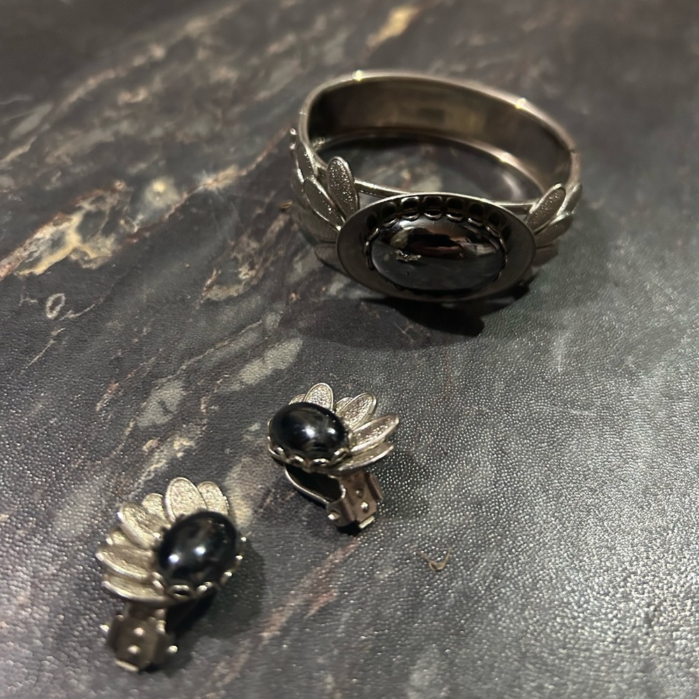 Whiting & Davis Hematite & Intricate Silver Bracelet & Earrings Set